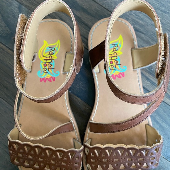 🛎️ Clearance Rachel Shoes Girls Brown Sandals Ankle Strap Size 1 - Picture 2 of 8